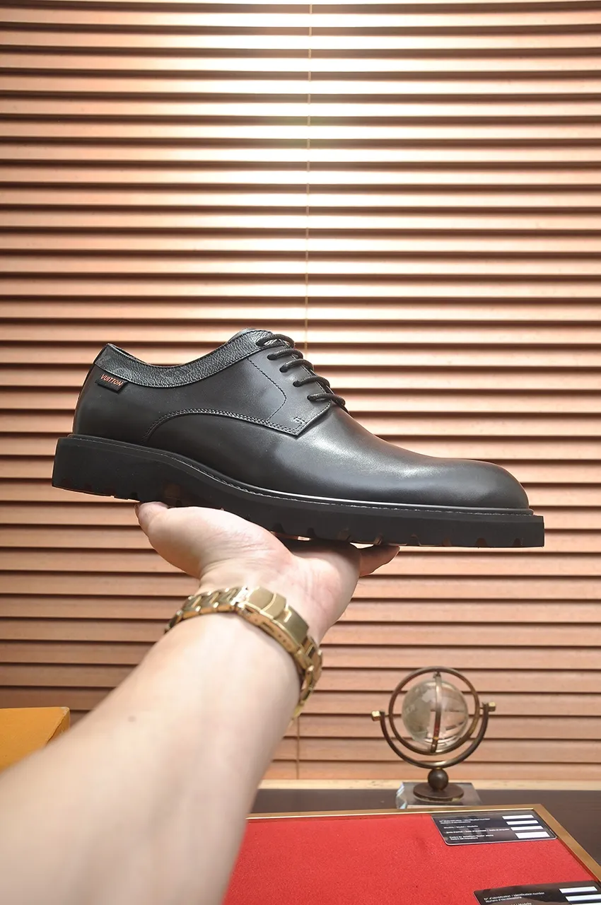 Men's men's shoes 💰560💶 [LV] (original single cowhide lining) 🍀LV's latest genuine leather business suit shoes are launched simultaneously on the official website. The first-layer cowhide imported from Italy is made of heavy gold, 💥1:1 rubber outsole from the official website. Versatile to wear, high-end without losing class, and the color combination is extraordinary. This four-season style is alluring when worn on your feet, showing off your big-name flair. Standard code 38-44 (45 customized)